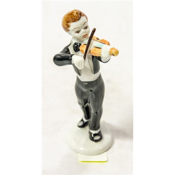 HOLLOHA HUNGARY PORCELAIN FIGURE