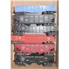 TRAY OF VINTAGE LIONEL O SCALE MODEL RAILROAD CARS