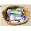 Image 1 : BASKET OF NEW MISC HOME CLEANING ACCESSORIES