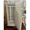 Image 2 : NEW INSIGNIA 7 CUBIC FT UPRIGHT FREEZER