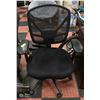 BLACK ROLLING OFFICE CHAIR