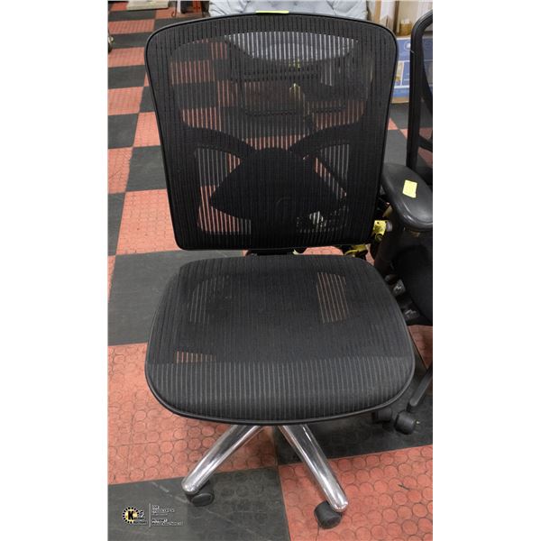 BLACK ROLLING OFFICE CHAIR