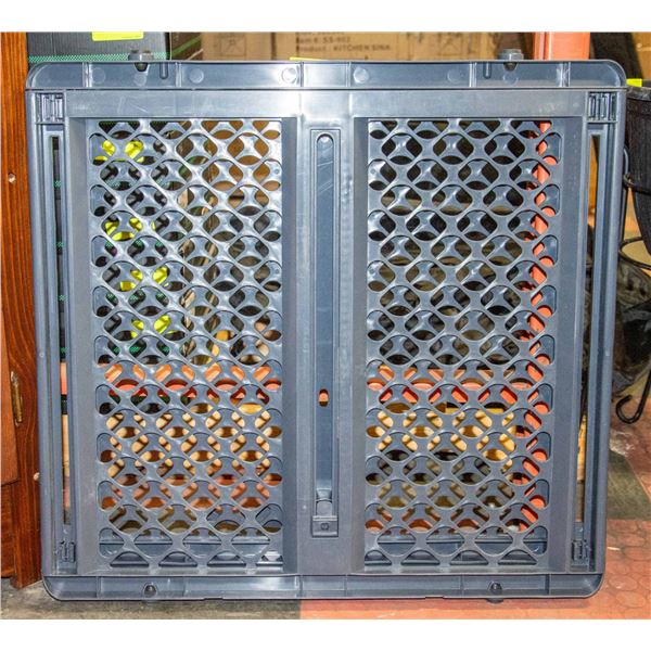 DOG/BABY GATE SUPER GATE CLASSIC 26" X 26"- 42"