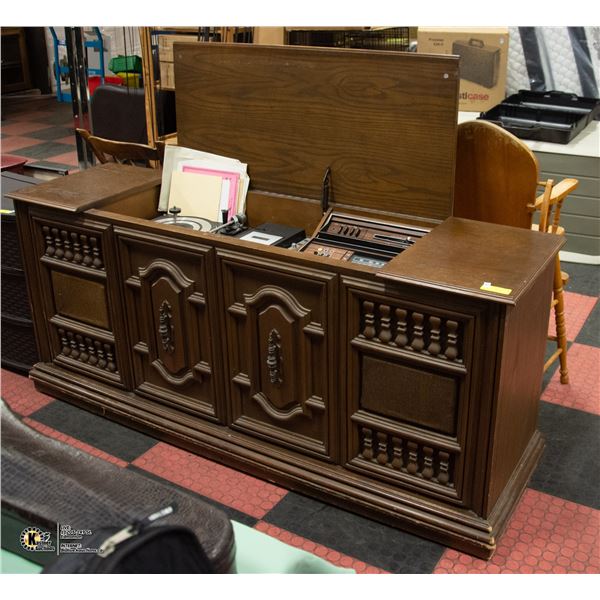 FLEETWOOD CONSOLE STEREO INCLUDES AM/FM, STEREO