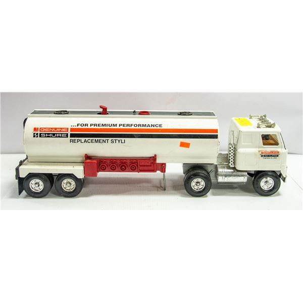 VINTAGE INTERNATIONAL ERTL METAL 14 WHEELER TRUCK