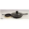 Image 1 : FLAT WITH 10 INCH CAST IRON FRY PAN W/ LID