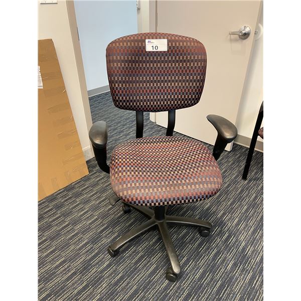 CHECKERED PATTERNED MOBILE OFFICE PROGRAMMERS CHAIR