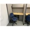 Image 2 : 5 STATION TURNSTYLE SINGLE PEDESTAL CUBICLE SYSTEM WITH AIS MAPLE WORK SURFACES, & 5 BLUE MOBILE
