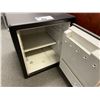 Image 2 : SENTRYSAFE DIGITAL AV-37203 PORTABLE VALUABLES SAFE ( NO KEY, NO COMBINATION, DOOR OPEN )