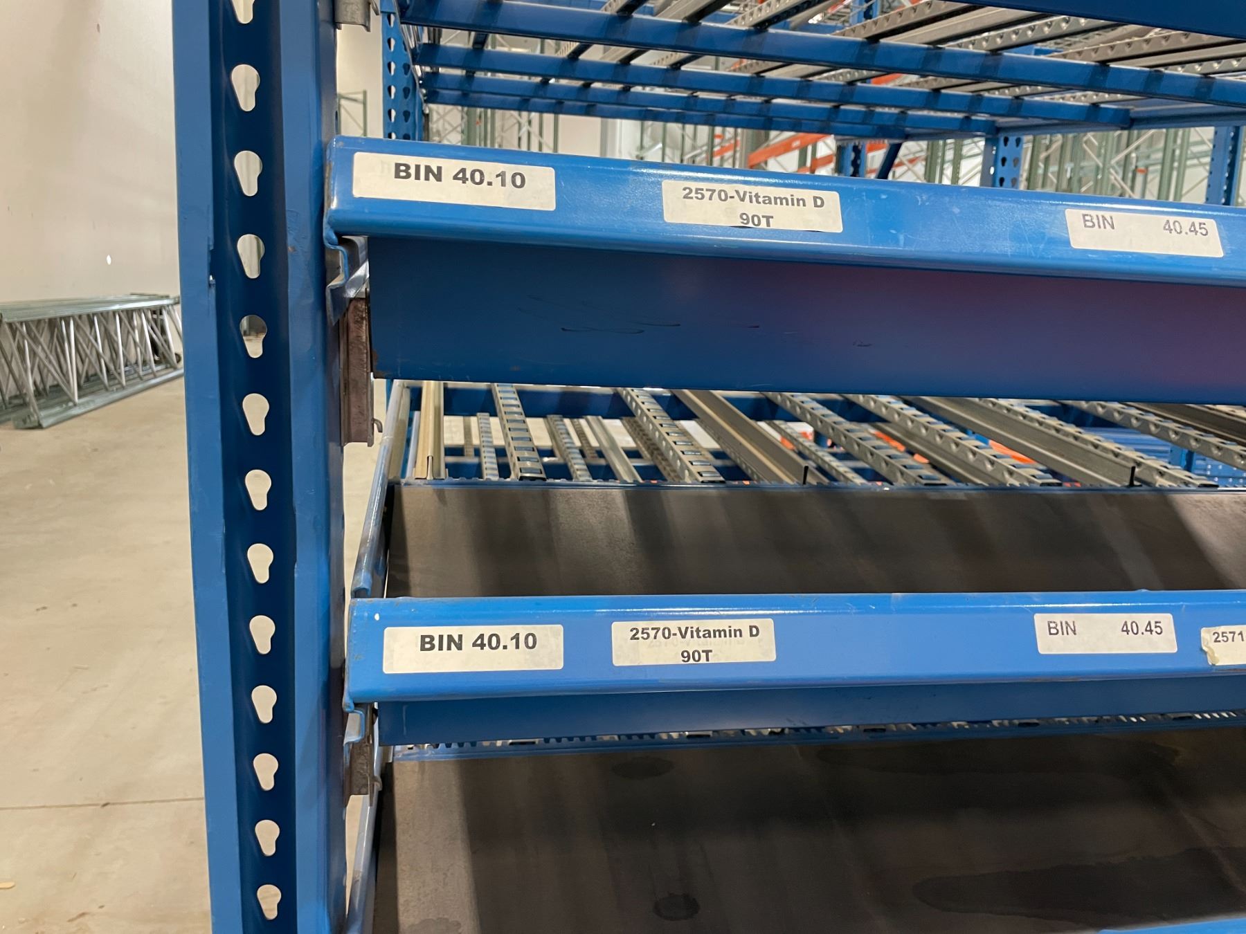 Feeder Racking 3 BAYS OF BLUE TEARDROP GRAVITY ROLLER FEEDER RACKING SYSTEM WITH MESH ...