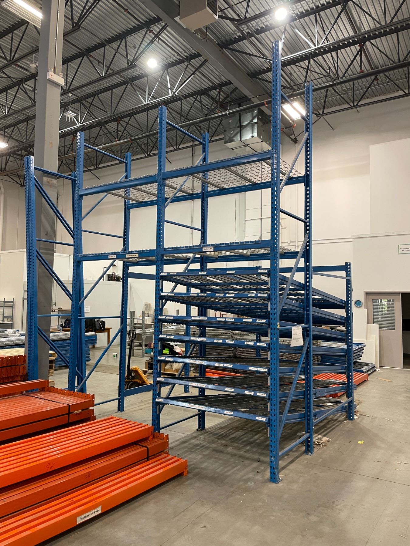 Feeder Racking 3 BAYS OF BLUE TEARDROP GRAVITY ROLLER FEEDER RACKING SYSTEM WITH MESH ...