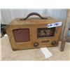 Image 2 : Wash Board, RCA Victor Radio