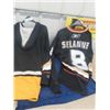 Image 4 : Anahiem Ducks Selanne Jersey Sz S & Boston Sweater Sz M