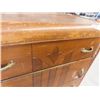 Image 3 : 4 Drawer Dresser 40" x 28" x 17"