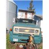 Image 2 : 1975 Chevy Model C-60 366 Gas 5 Speed x 2 98817 Miles with 10.5 ' Gravel Box & Telescoping Hoist - W