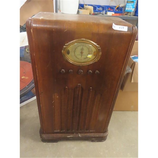 Northern Electric S-32 Cathedral Radio 19" x 13" x 10"