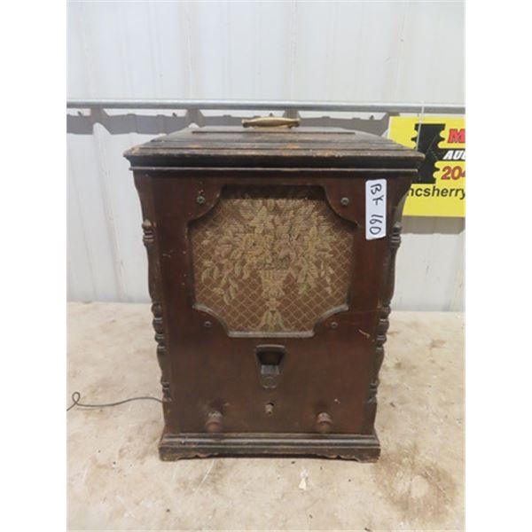 General Electric S-23 Cathedral Radio 19"x13"x10"