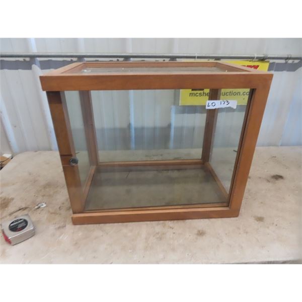 Display Case 20" x 24" x 15"