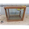 Image 1 : Display Case 20" x 24" x 15"