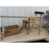Image 1 : 2 Stools & Coke Crate