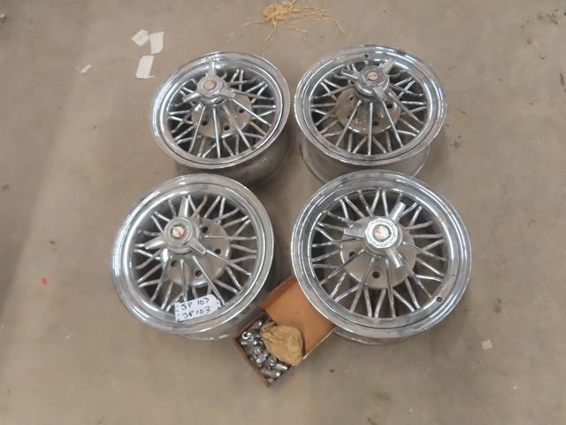 Set of 4 Quality Spoked Rims with Chrome Studs