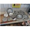 Image 1 : 10 Hubcaps - 2 Sets of 5