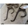 Image 2 : 2 Harness Hooks, 2 Buggy Steps, Wooden Pulley, Couple of Scoops