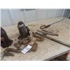 Image 3 : 4 Hydraulic Jacks, Ball Hitches, Chain Hooks & Rings