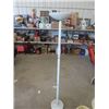 Image 3 : 3 Table Lamps, Floor Lamp & Picture