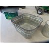 Image 3 : 4 Galvanized Gas Cans & Galvanized Tub