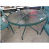 Image 2 : Patio Table 40" Wide & 4 Chairs