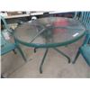 Image 2 : Patio Table 40" Wide & 4 Chairs