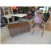 Image 1 : Chest 21" x 18" x 39" & Captain Chair