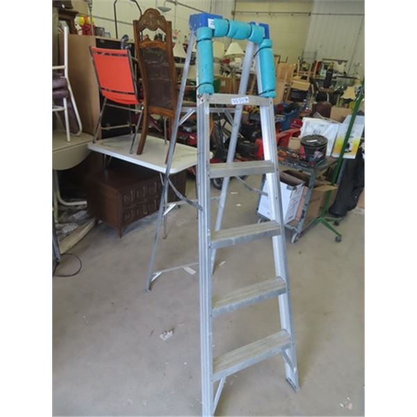 Aluminum Grade 3 6' Step Ladder