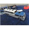 Image 2 : Corgi Die Cast 1/50 Scale Limited Edition Greyhound Bus with Box