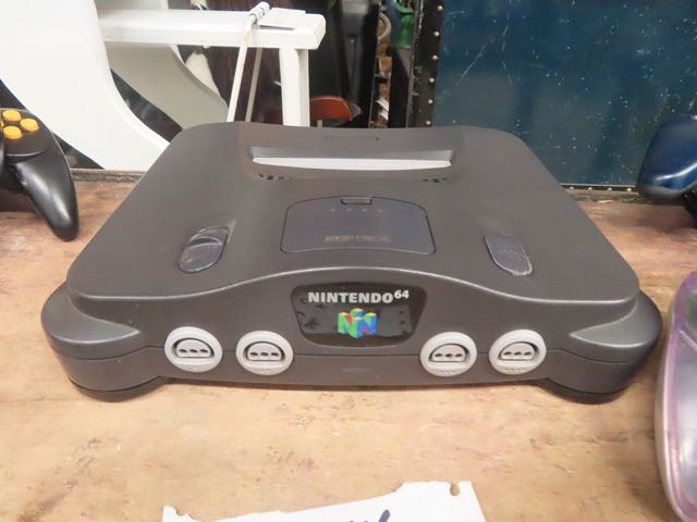 Nintendo 64 & Extra Controllers