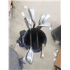 Image 2 : 8 Right Handed Golf Clubs