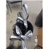 Image 2 : 9 Right Handed Golf Clubs & Bag