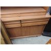 Image 3 : 8 Pc Krug Oak Dinig Room Suite; China Cabinet 60"x 48" X 18" , Table 36" x 56" + 3 - 8" Leaves & 6 C