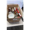 Image 8 : 2 HYDRAULIC FLOOR JACKS ONE WITH BAR AND BOX OF SHOP FLUIDS