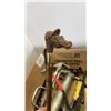 Image 8 : 2 BOXES OF ELECTRIC TOOLS, CORDS AND HAND TOOLS