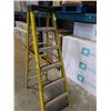 Image 2 : FEATHERLITE 6 FOOT FIBERGLASS A FRAME LADDER