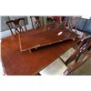 Image 2 : THOMASVILLE QUEEN ANNE MAHOGANY DINING TABLE WITH LEAF AND 6 CHAIRS