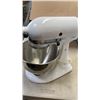 Image 8 : KITCHENAID STAND MIXER AND CUISINART BREAD MAKER