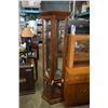 Image 2 : 6FT ILLUMINATED DISPLAY CABINET