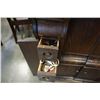 Image 8 : ANTIQUE SINGER SEWING MACHINE IN CABINET