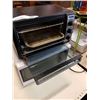 Image 2 : WHITE RCA MICROWAVE AND BLACK AND DECKER TOASTER OVEN