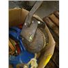 Image 2 : BOX OF PULLEY BLOCKS AND HAND CRANK WINCH