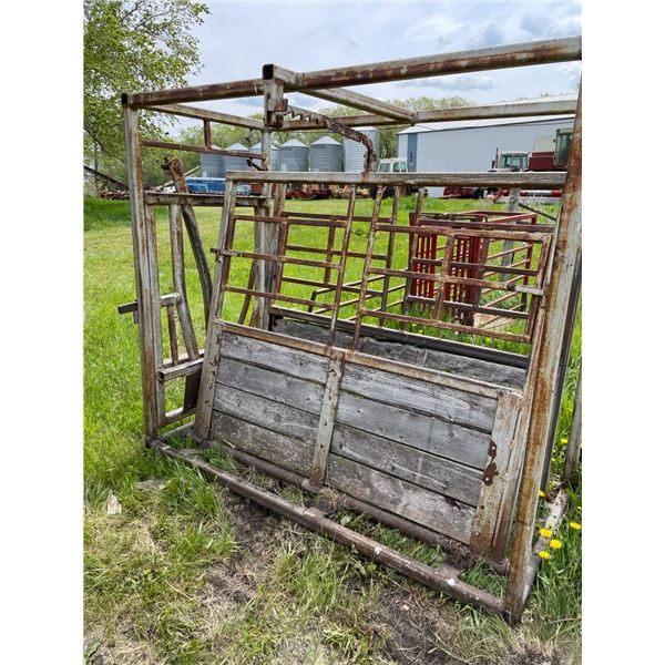 Homemade Cattle squeeze chute