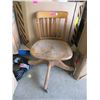 Image 1 : Vintage Oak Office Chair